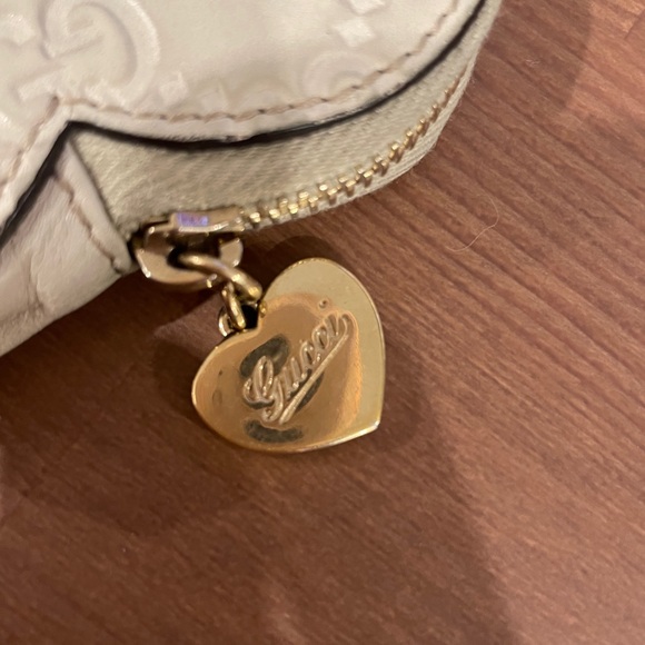 Gucci White Heart-Shaped Leather Coin Purse - Picture 3 of 8